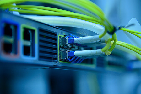 路由器电脑网络光纤电缆和枢纽架子中心路由器商业电讯宽带电脑服务器互联网光学背景