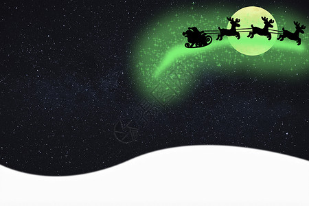 夜间魔法圣诞快乐卡圣诞老人在他的雪橇上在空中飞翔 在夜间留下神奇的闪闪发光的星尘 天空充满星星背景