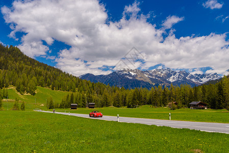 阿尔卑斯山脉 达沃斯 格劳布安登 斯威特等地的红色保时捷911997背景