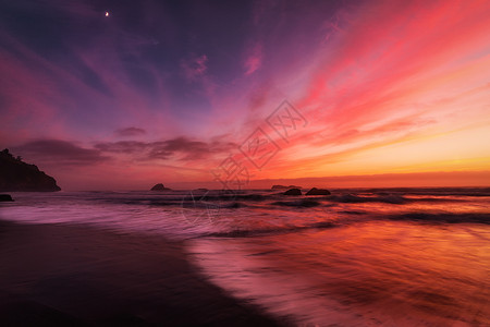 洪堡落基太平洋西北海滩日落蓝色海岸风景石头地平线海浪岩石场景旅行海滩背景