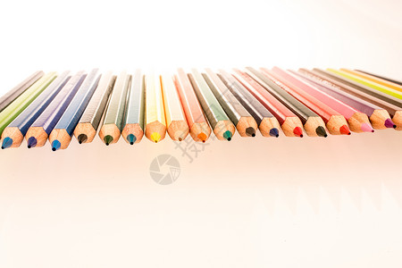 彩色铅笔意义绘画学校白色创造力石墨教育办公室写作黄色背景图片