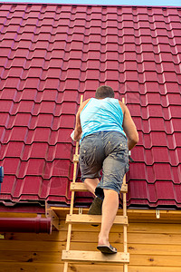 盖屋顶的人男性专业的高清图片