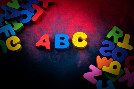 由木制的彩色ABC字母商业训练智商学者童年学习拼写智力字幕教学背景图片