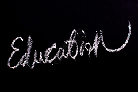 在黑板上用白色粉笔手写的词教育统治者学校考试乐器学习解决方案思考知识学生大学背景图片