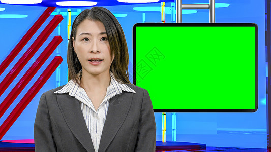 虚拟电视演播室的亚洲女新闻主播女士居住亚裔色度女性相机展示屏幕主持人广播监视器背景图片
