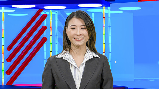虚拟电视演播室的亚洲女新闻主播女士微笑播送亚裔主持人播音员相机女性广播监视器工作室背景图片