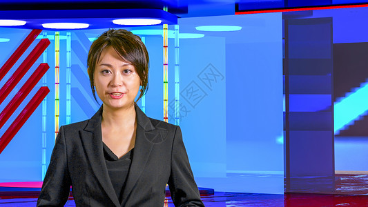 虚拟电视演播室的亚洲女新闻主播女士播音员展示主持人居住女性相机记者亚裔播送微笑背景图片