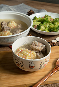 玉米猪肉汤 美味的中国菜午餐猪肉桌子烹饪食物营养酱油营养学猪排木头背景图片