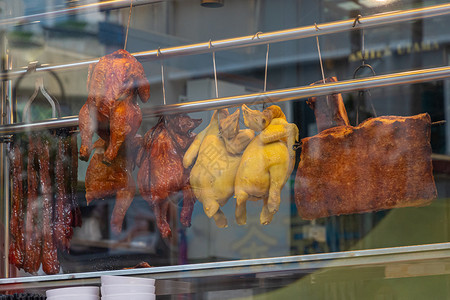 马来西亚吉隆坡街头食品市场上的熟鸡背景图片