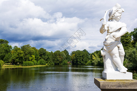 夏洛滕贝格柏林施洛斯加登夏洛滕堡湖雕像背景