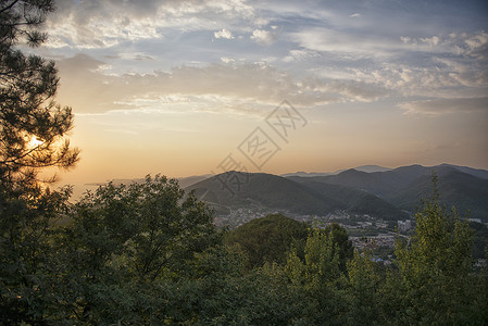 阿普斯美丽多彩的夜晚景色 在俄罗斯图阿普塞地区山海湾风景中背景