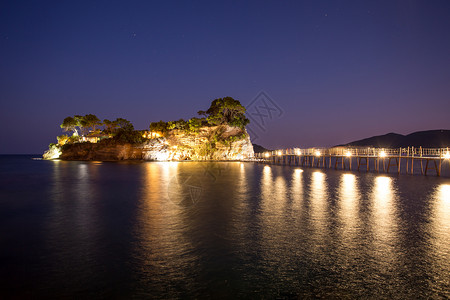 客串浮雕岛的美妙夜景 希腊 欧洲 扎金索斯岛索斯蒂斯港的壮丽春景 自然概念背景之美月亮游客岩石星星风景悬崖假期海滩国家旅游背景