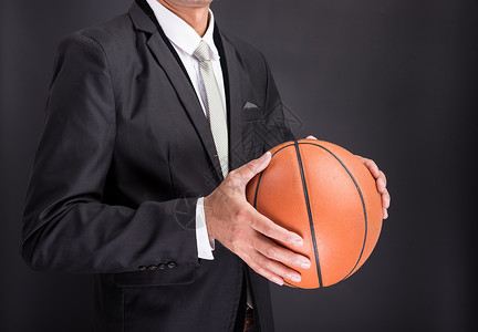 商务球青年商务人士 拥有篮球球橙子男人冒充微笑快乐衣领运动商业人士办公室背景
