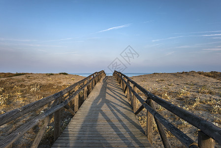 海滩木板路小路背景高清图片