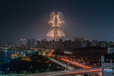 2019年5月4日韩国南韩市中心游客庆典旅游烟花摩天大楼旅行建筑学娱乐乐趣背景图片