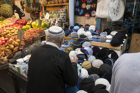 具有传统基帕亚穆尔克犹太帽子的人高清图片