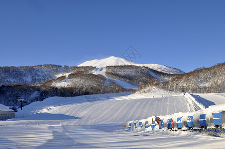 比罗日本北海道滑雪闲暇青鸟朋友们粉末乐趣假期力量团体爬坡快乐背景