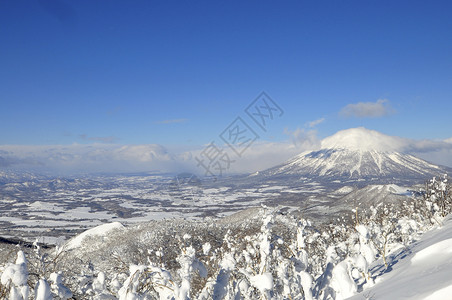 比罗日本北海道滑雪滑雪者喜悦团体闲暇快乐朋友们粉末爬坡山脉力量背景