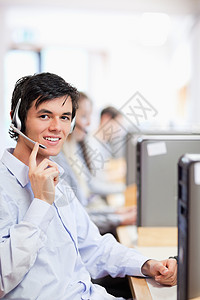 装戴耳盔的操作者的肖像技术电脑顾问工作网络电话办公室求助助手销售量背景