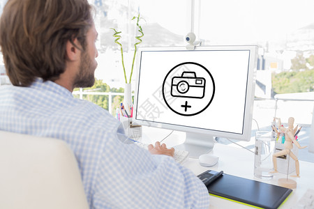 用电图标在他的电脑上工作的捕食者的复合图像技术下载商业计算电脑显示器屏幕创造力平面设计师机构背景