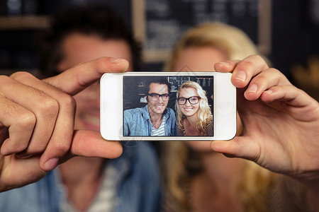 情侣自拍休闲夫妻照片屏幕手机电话闲暇餐厅技术店铺高清图片