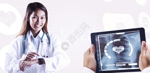 使用智能手表的亚洲医生综合形象药品鉴别女性计算平板墨水职业触摸屏药片验证背景图片