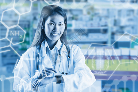 使用智能手表的亚洲医生综合形象实习生电脑药剂学女士治愈愈合女性商业化学科学背景图片