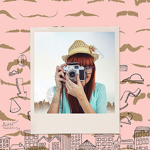 一个带着反光相机的 微笑着的时装女郎的合成肖像胡子计算机毡帽航空建筑照片边缘城市手绘草帽背景