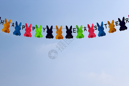 东风节 有德意志文字 快乐的东方天空装饰天气时间花彩蓝天晴天兔子背景图片