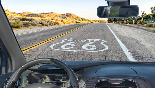历史性车辆美国加利福尼亚州66号历史路段的车挡风玻璃路线地标自由驾驶运输车轮假期历史性镜子车辆背景