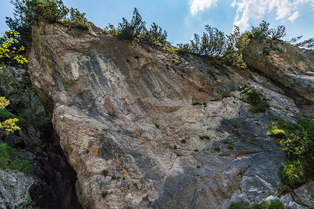 铁索攀岩在德国巴伐利亚的绿石街道环境高度假期顶峰农村生态攀岩远足地平线背景