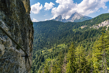 国王谷在德国巴伐利亚的绿石铁索地平线环境远足雪橇农村地块假期高山运动背景