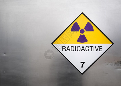 危险货物运输标签 上的辐射警告标志ClC放射性材料黄色冒险卡车安全风险贴纸环境盘子背景图片