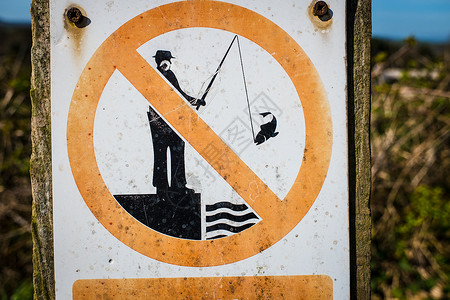 鱼标志禁止捕捞超过此点的鱼类     警告标志圆圈红色钓鱼注意力法律池塘背景