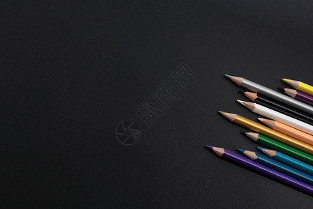 黑色铅笔黑色背景上一组铅笔 带复制空间背景