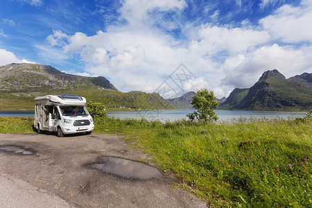 动漫斗罗大陆美丽的扫描风景 山峰和峡湾 野营车的汽车旅行 挪威洛福登岛背景