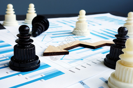 可能性带有财务图表的象棋和商业报告 战略和风险管理 和风险管理背景