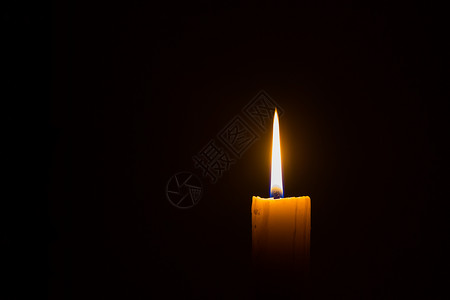 黑色背景和复制空间的蜡烛水平水平相片烧伤宗教辉光黑暗仪式火焰橙子纪念馆庆典宏观背景图片