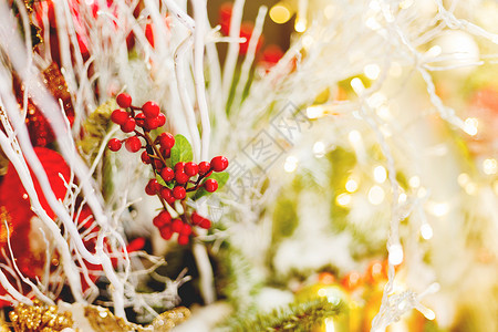 圣诞节和新年背景 有夏夜树和装饰品假期玩具手工花环雪花松树灯泡背景图片