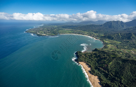 运输直升机巡视的Kaui花园岛从上面普林斯维尔高清图片