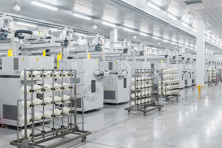 一家纺织厂的线条生产机械材料丝绸设施羊毛机器现代化织物卷轴工具背景图片