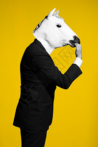 马海报黄色背景上戴着马面具的男人夹克多样性西装外套动物戏服商业衣冠海报商务背景