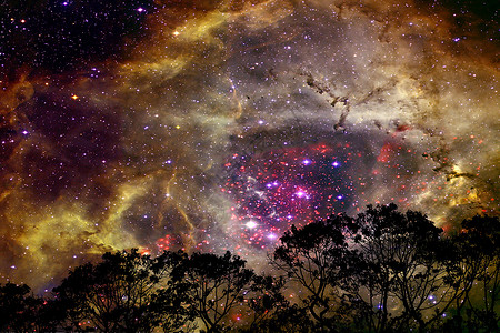 次元空间金色模糊的星系星云在夜云中闪烁森林植物行星爬坡宇宙科学反射小说天空地球背景