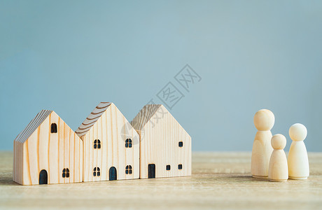 货币储蓄概念 木制房屋模式 家庭木制d高清图片