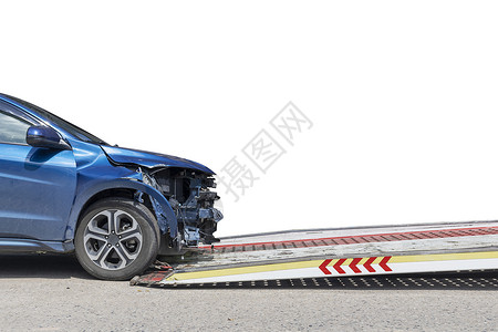 一辆蓝色车被撞坏 一辆车失灵了交通碰撞橡皮安全车轮小路道路卡车公路运输背景图片