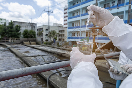 量油尺科学家们正在研究废水处理的质量问题 而Sy药品收藏科学家技术员考试实验化学品手套医院诊断背景