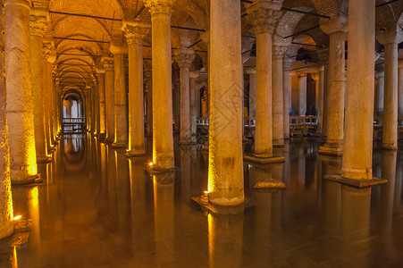 储水古罗马的旧柱子在一个古老的剪刀洞穴景点建筑学旅行建筑石头蓄水池目的地反射火鸡背景
