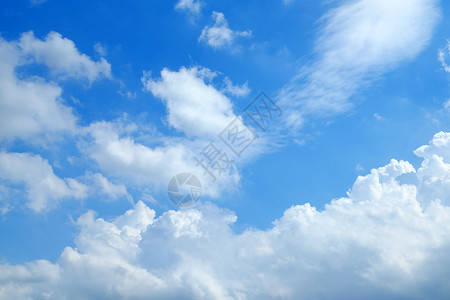 美丽的白云与蓝天背景网络乌云自由运动云景天气墙纸场景天堂天空背景图片
