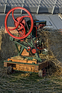 旧式草编织机背景图片