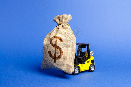 黄色叉车运载一大袋钱 吸引投资于生产和经营项目的发展和现代化 收入 利润 销售额 超级利润 复制空间背景图片
